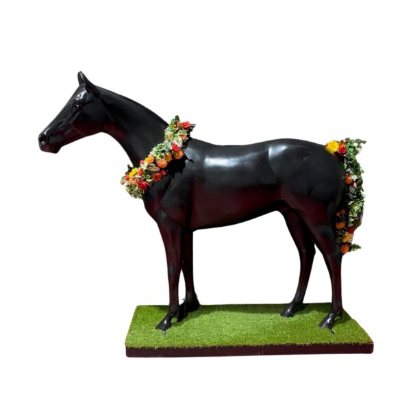 Horse lifelike statue - Spring Garland/Tail